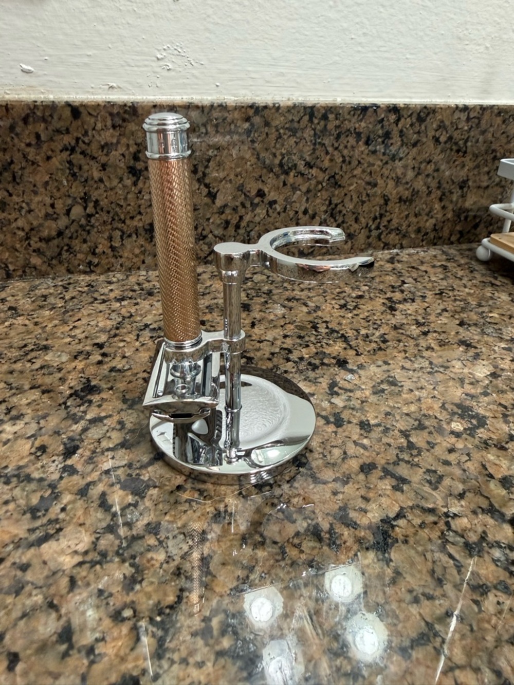 Merkur Futur Chrome and Rose Gold Safety Razor Stand with Textured Handle